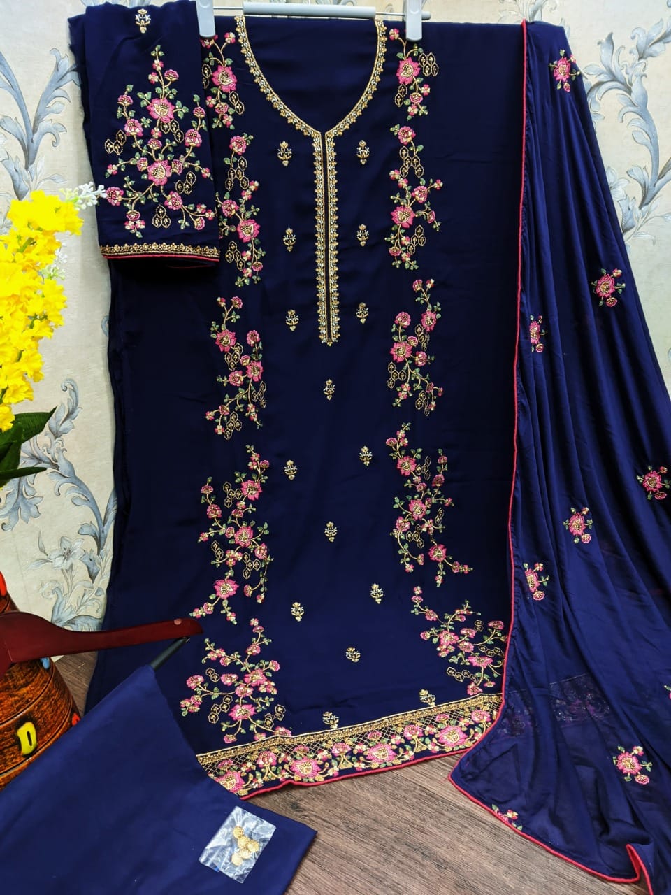 AVON TRENDZ 9031 C SALWAR KAMEEZ MANUFACTURER