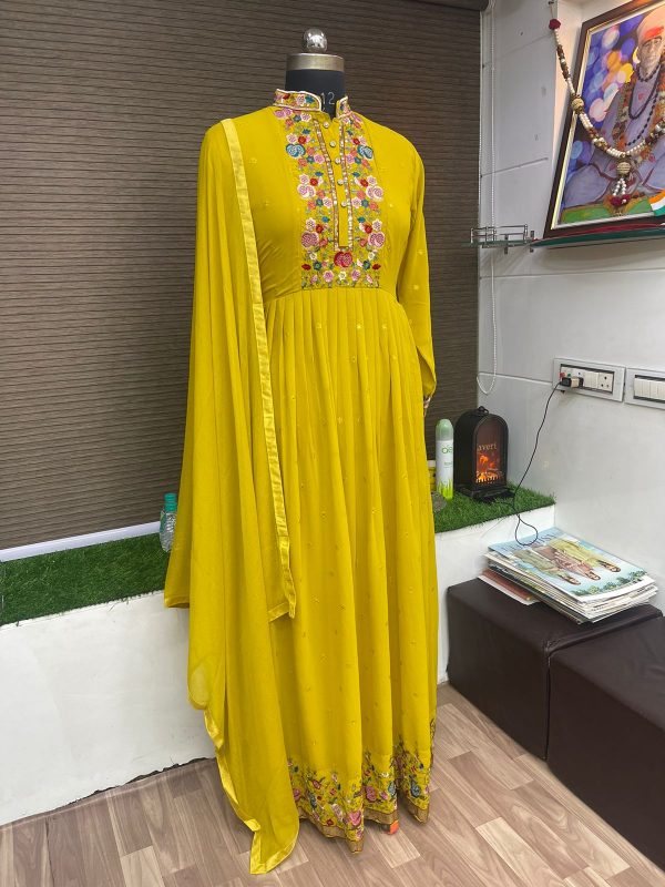 EBA LIFESTYLE MANNAT 1452 READYMADE SUITS MANUFACTURER