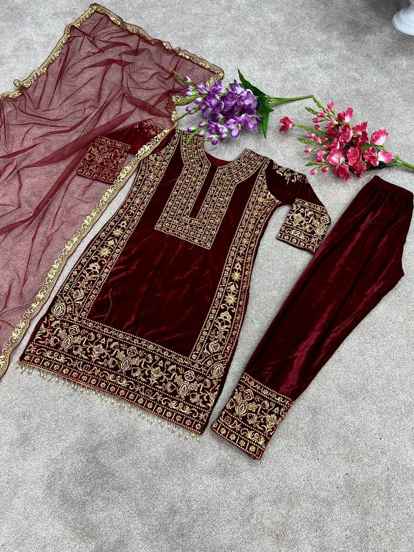 SHREE HARI SR 1483 READYMADE VELVET SUITS MANUFACTURER