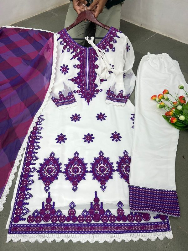 SHREE HARI 1524 D DESIGNER SUITS WHOLESALER