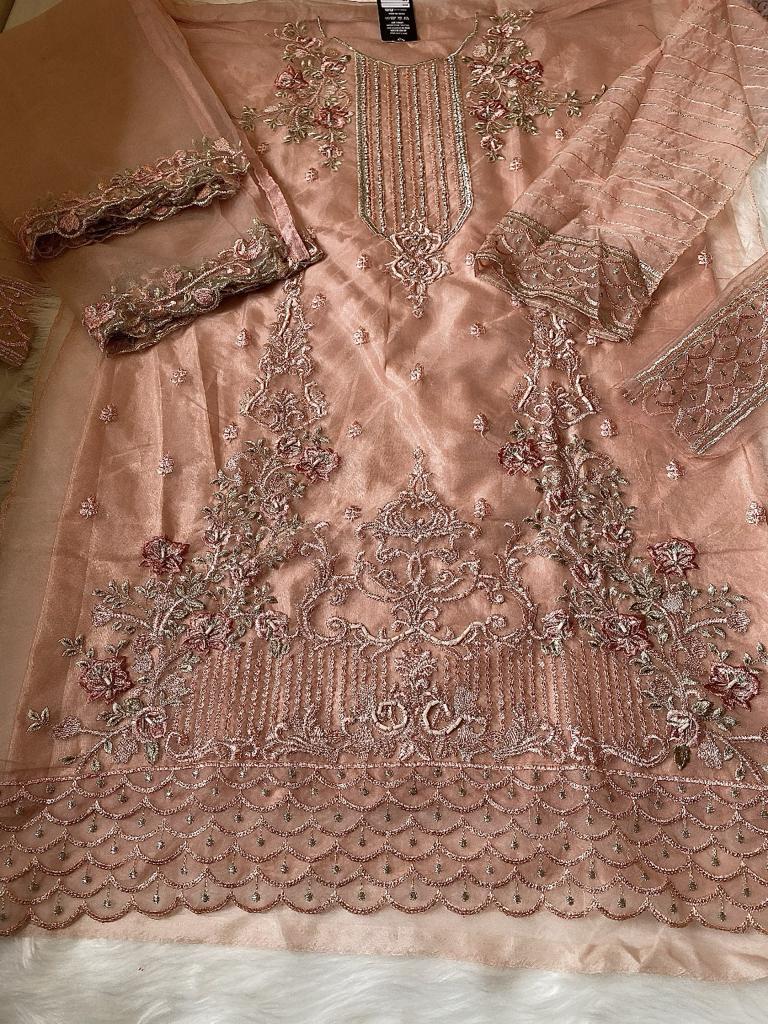 HOOR TEX OR 4 F PAKISTANI SUITS MANUFACTURER