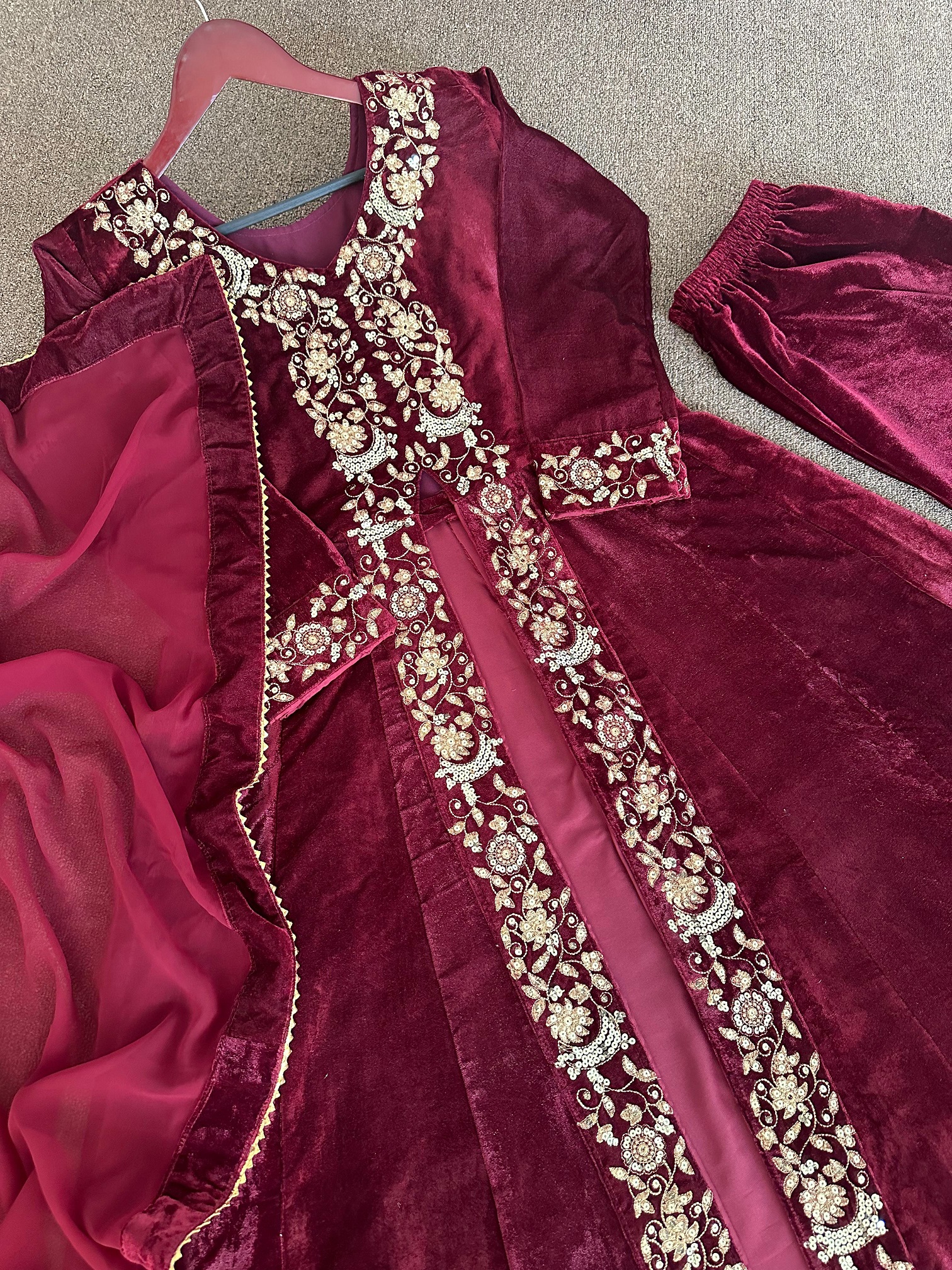 HK 1585 VELVET SUITS WHLESALE IN INDIA