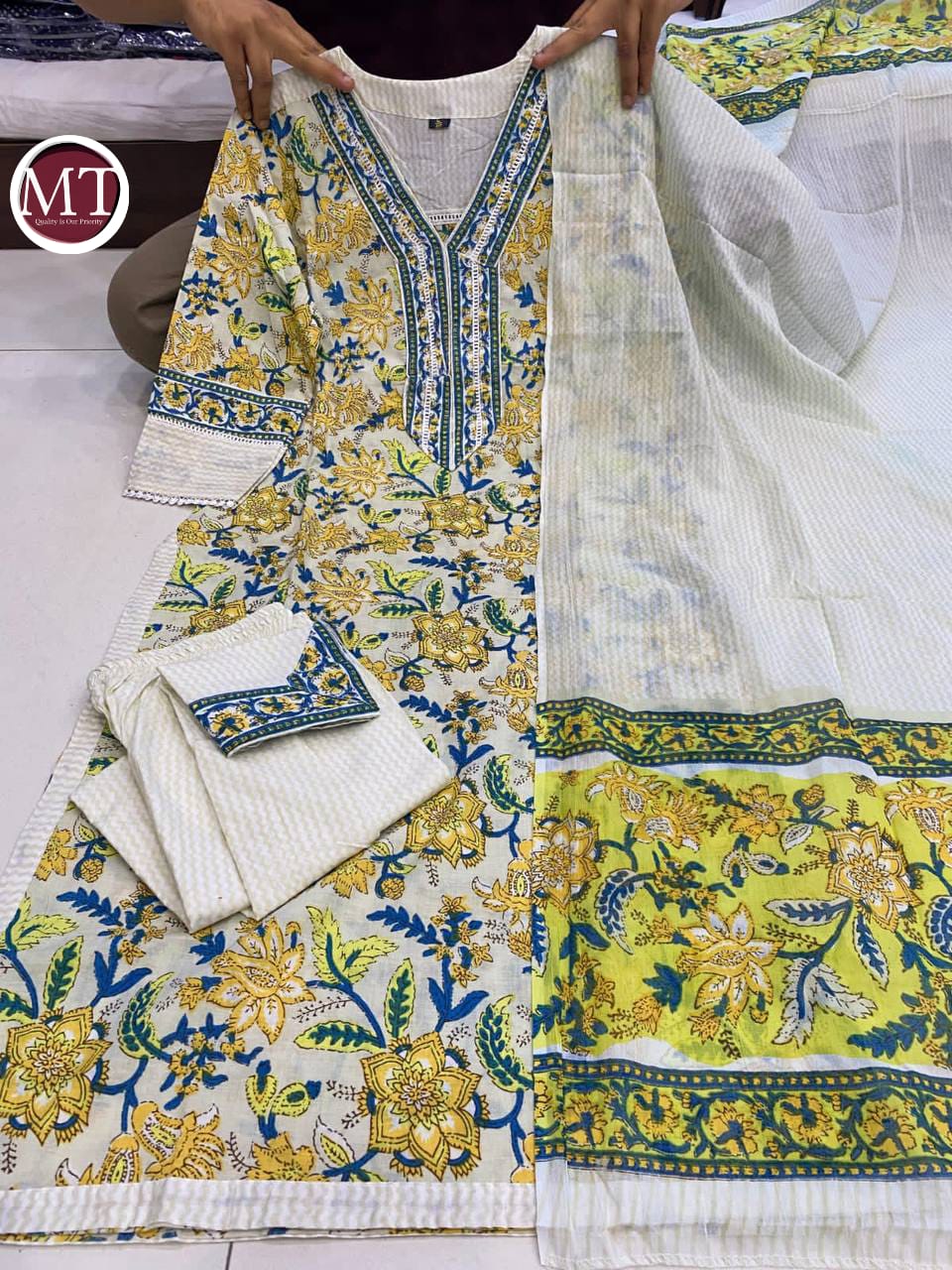 MURTI TRENDS WOMEN KALMKARI PRINTED KURTA