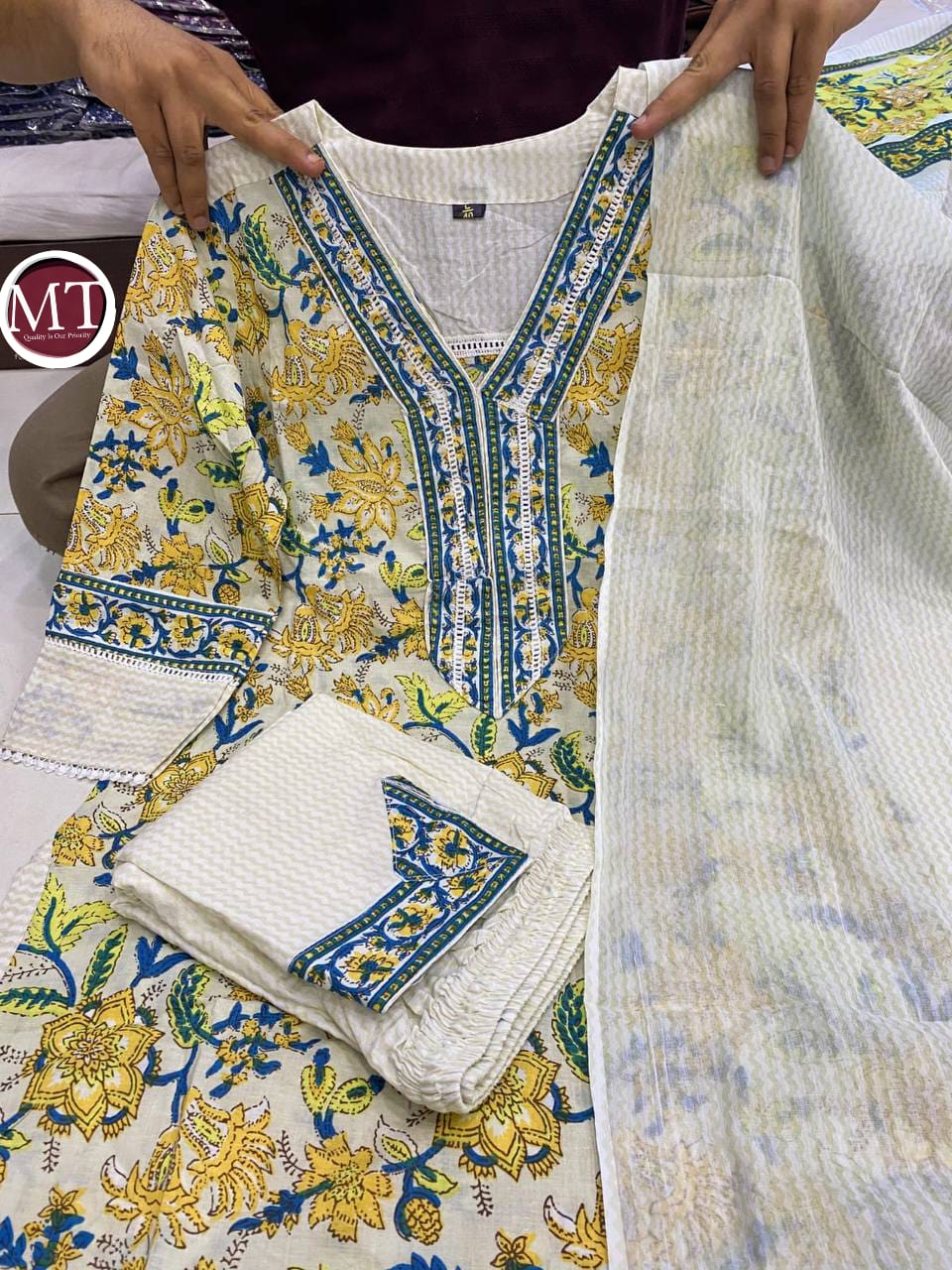 MURTI TRENDS WOMEN KALMKARI PRINTED KURTA