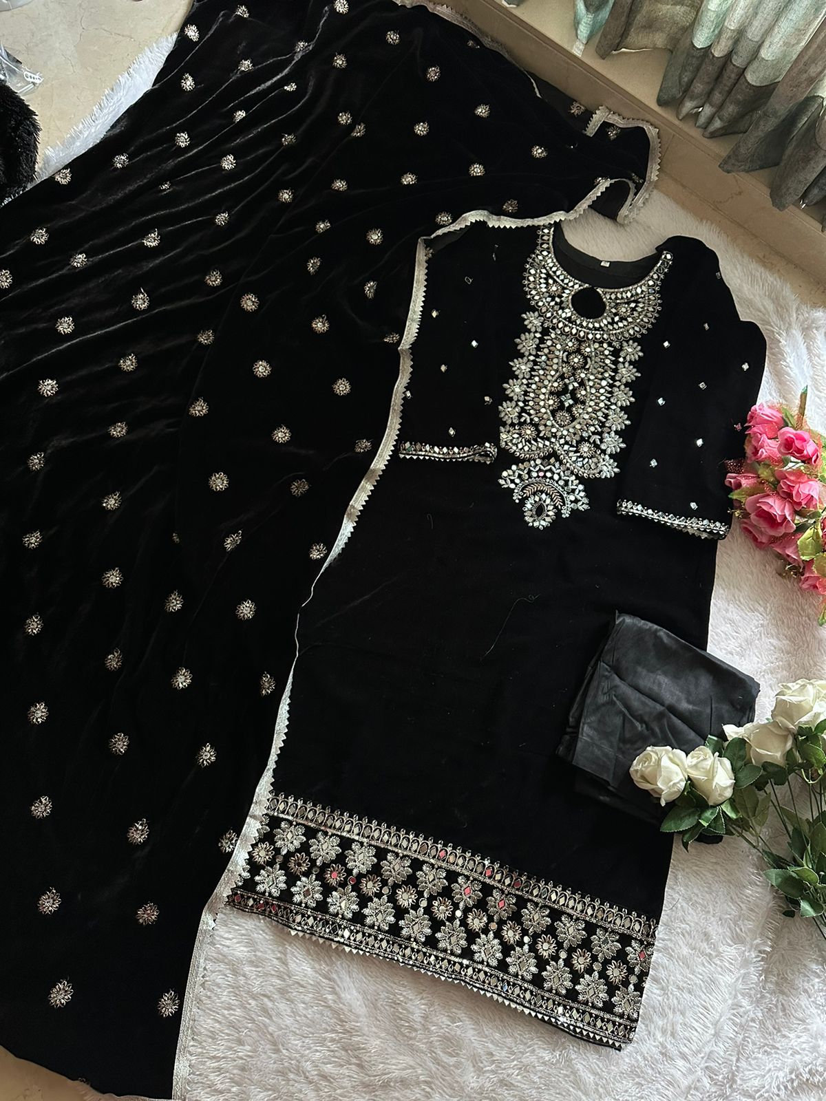 ZIAAZ DESIGNS 389 VELVET SALWAR SUITS