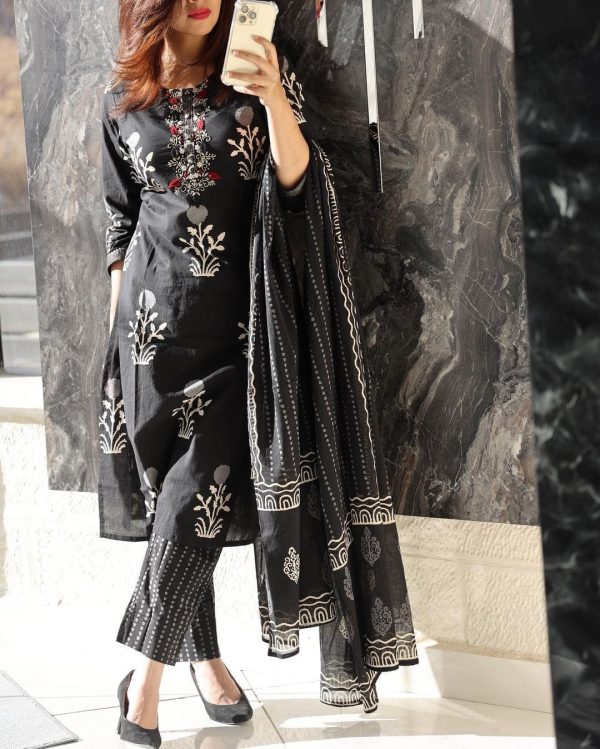 AKSHAR DESIGNER BLACK HANDWORK KURTI SET