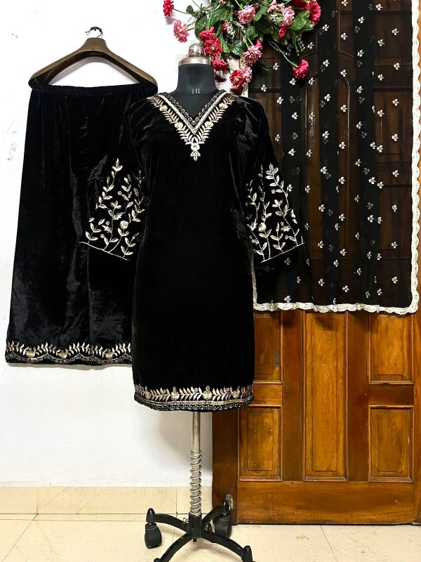 LC 903 B DESIGNER VELVET SALWAR SUITS