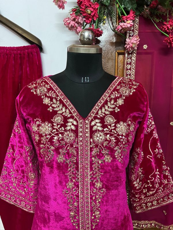 LC 1322 DESIGNER VELVET SALWAR SUITS