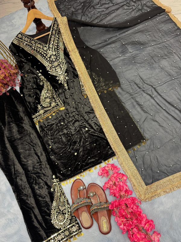 AAROHI DESIGNER AD 134 F VELVET SALWAR SUITS