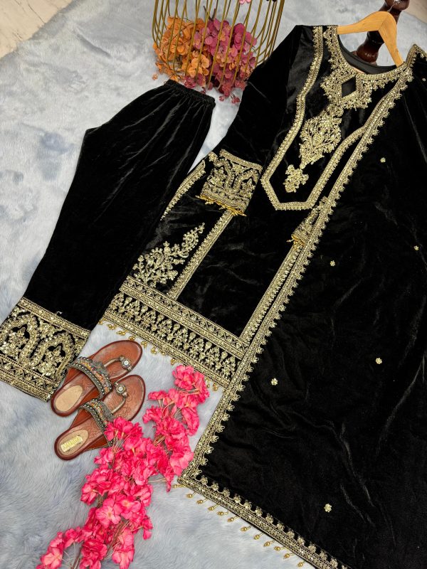 AAROHI DESIGNER PD 1072 A VELVET PAKISTANI SUITS