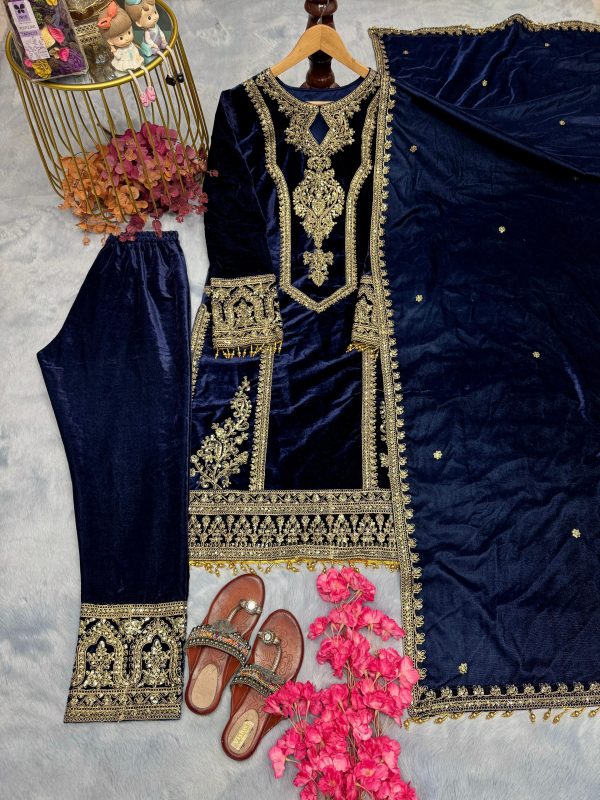 AAROHI DESIGNER PD 1072 B VELVET PAKISTANI SUITS