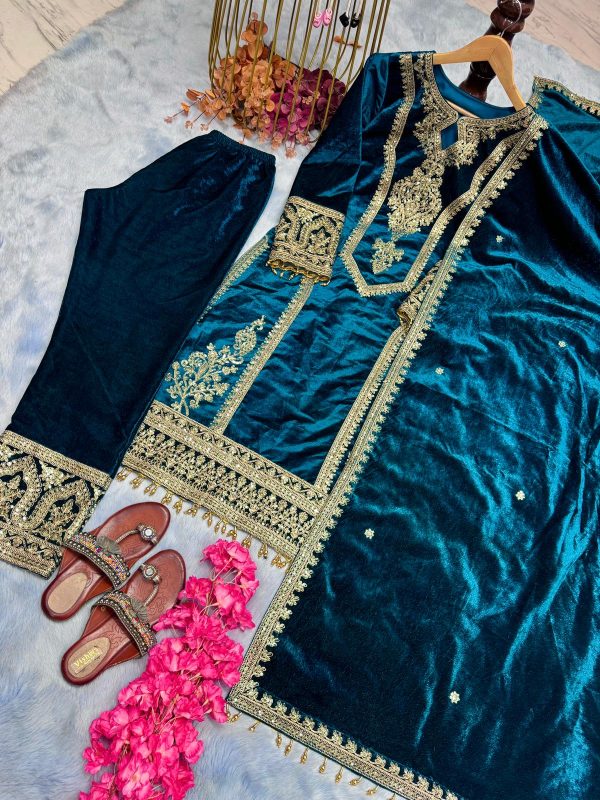 AAROHI DESIGNER PD 1072 C VELVET PAKISTANI SUITS