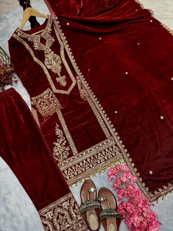 AAROHI DESIGNER PD 1072 F VELVET PAKISTANI SUITS