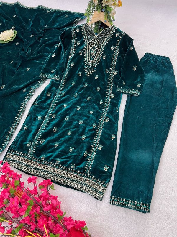 KAVYA 3132 C DESIGNER VELVET SUITS WHOLESALE