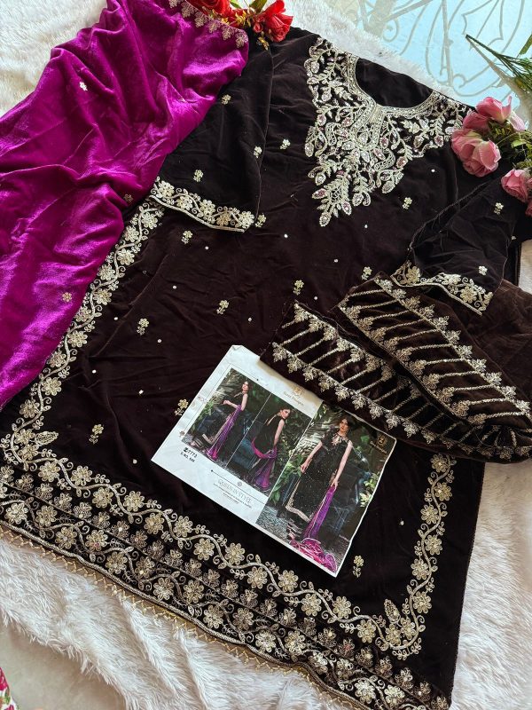 ZIAAZ DESIGNS 644 PAKISTANI VELVET SUITS