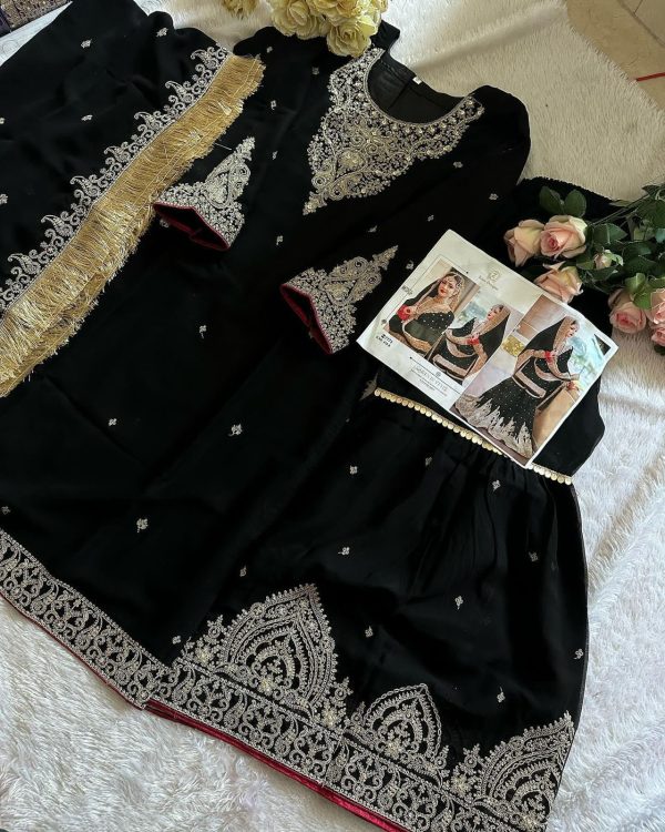 ZIAAZ DESIGNS 662 VELVET PAKISTANI SUITS IN INDIA