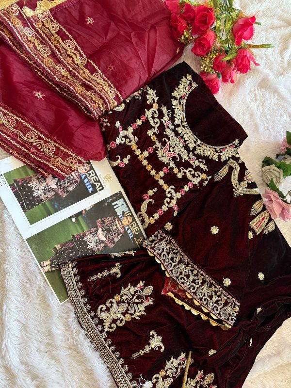 ZIAAZ DESIGNS 671 VELVET PAKISTANI SUITS IN INDIA