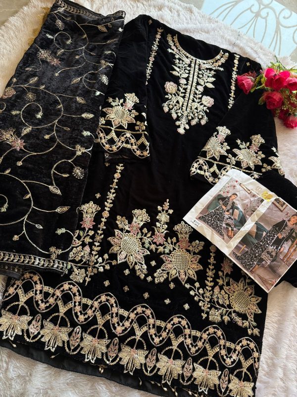 ZIAAZ DESIGNS 689 B PAKISTANI VELVET SUITS