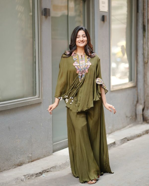 BE 349 TRENDY THREE PIECE INDO WESTERN COLLETION