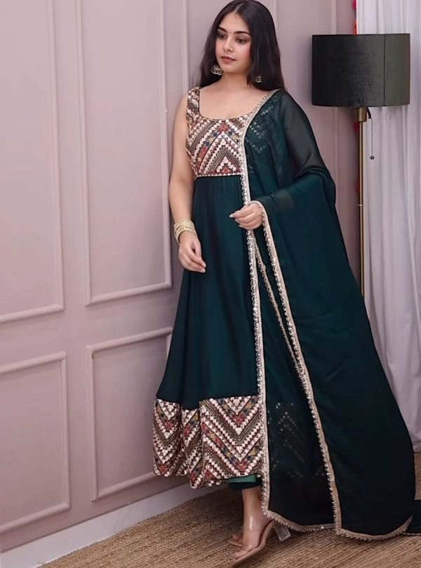 LG 1938 DESIGNER EMBROIDERED GEORGETTE GOWN