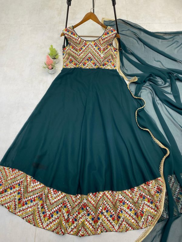 LG 1938 DESIGNER EMBROIDERED GEORGETTE GOWN