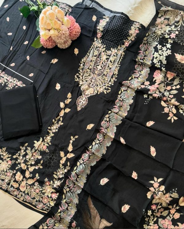 SHREE FABS KT 137 A PAKISTANI SUITS WHOLESALE