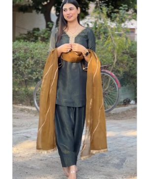 DHK 1350 TRENDING FARSHI SUITS WHOLESALE