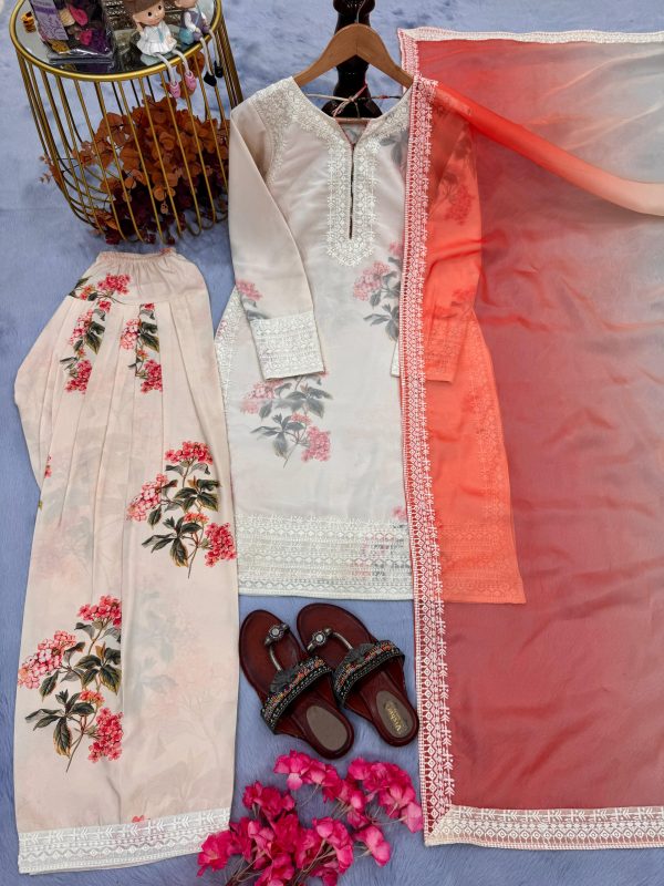 LADY LOOK 005 TRENDING FARSHI PLAZZO SUITS