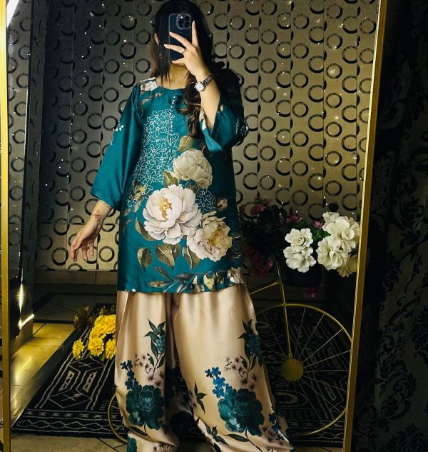 SHREE HARI SRK 5275 TRENDING FARSHI SUITS ONLINE