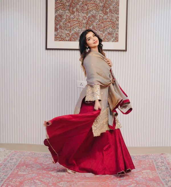 SHREE HARI SRK 5280 DESIGNER TOP LEHENGA WHOLESALE