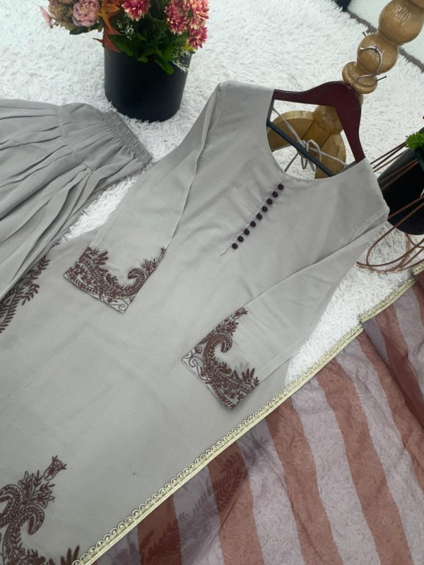 SHREE HARI ZSR 3127 TRENDING FARSHI SUITS ONLINE