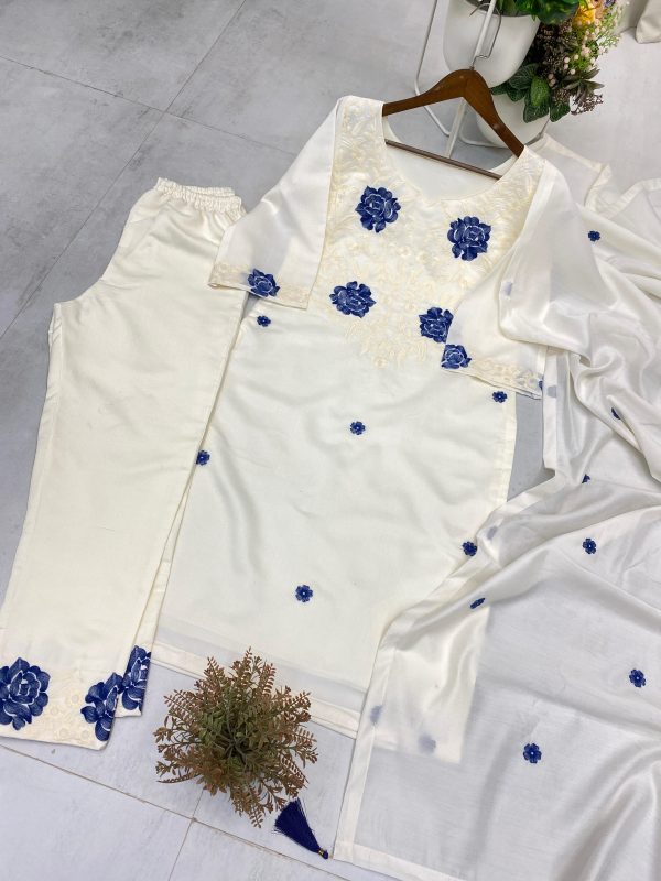 BE 382 EXCLUSIVE SUIT IN EMBROIDERED ROMAN SILK