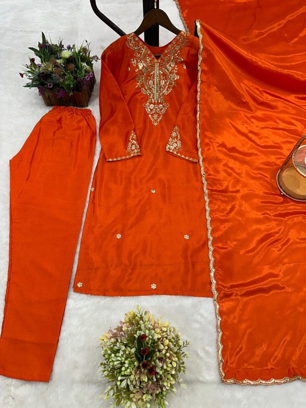 DHK 1352 A TRENDING PAKISTANI READY TO WEAR SUITS