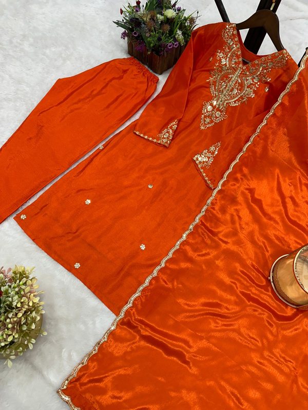 DHK 1352 A TRENDING PAKISTANI READY TO WEAR SUITS