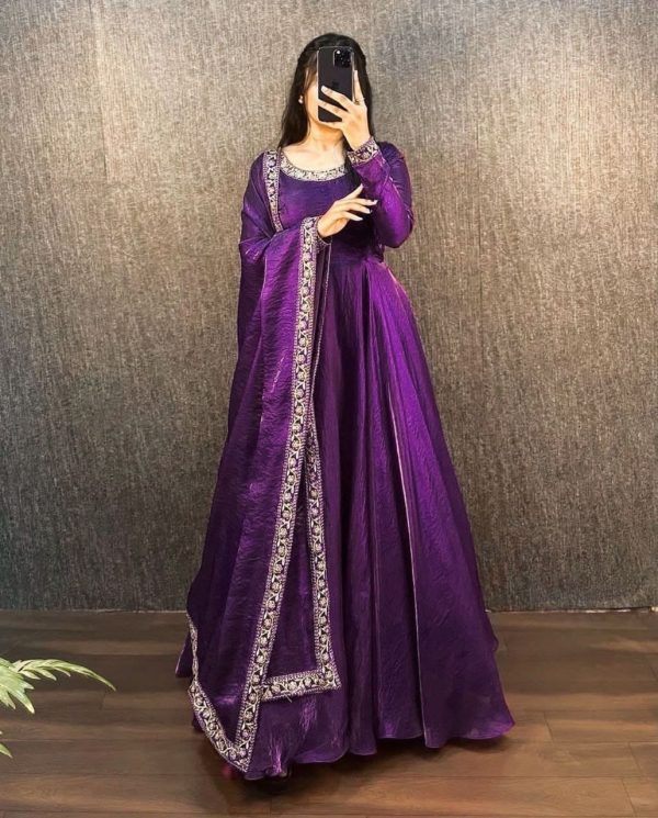 KALEESHA FAB YD 023 A EXCLUSIVE PARTY WEAR GOWN