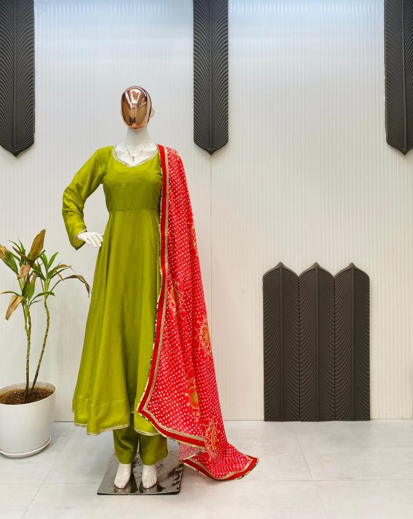 LG 1970 B DESIGNER AND ELEGANCE GOWN IN THREE PIECE