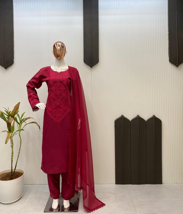 LG 1971 EXCLUSIVE SUIT IN ROMAN SILK WHOLESALE