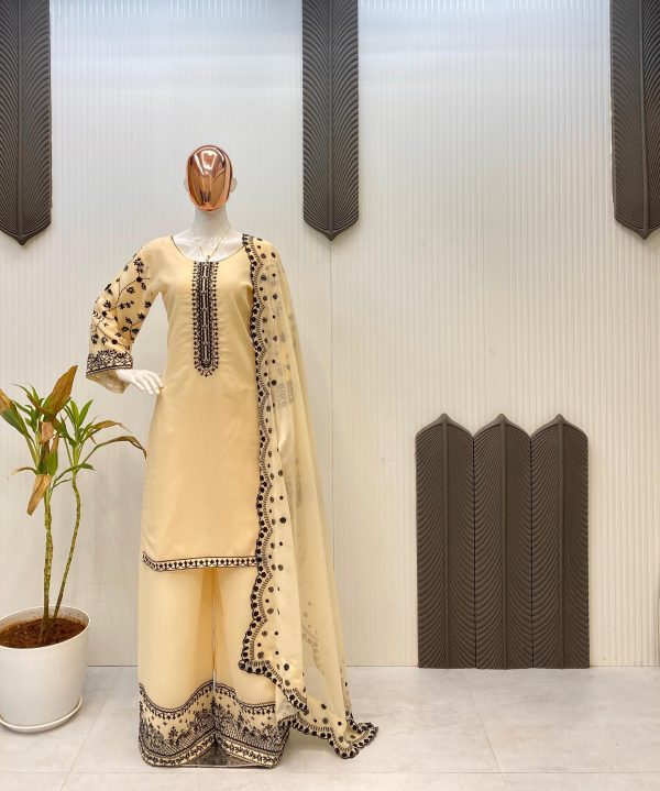LG 1973 EXCLUSIVE SUIT IN GEORGETTE FABRIC