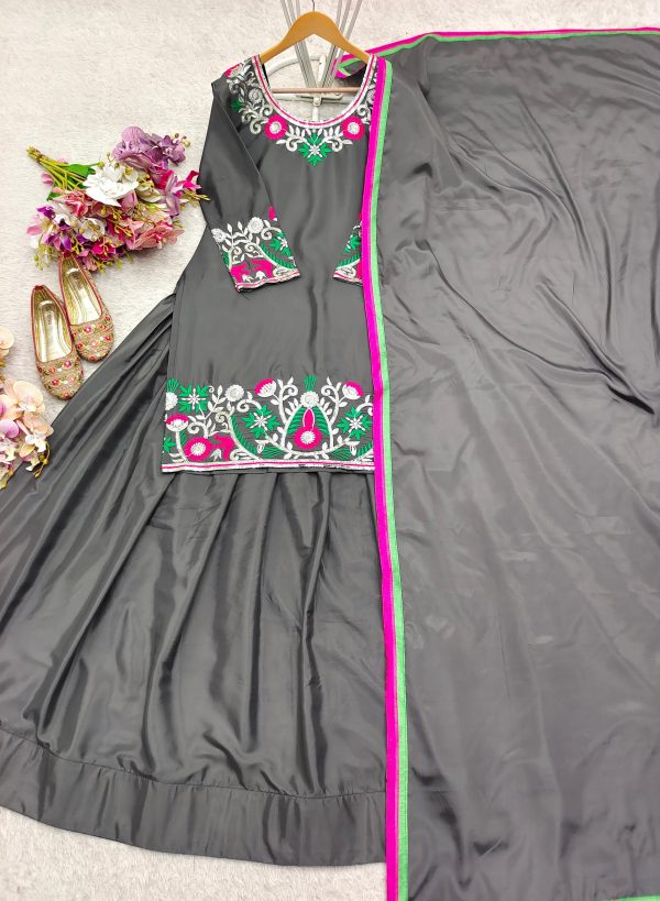 WOMEN WASTRA FD 149 DESIGNER LEHENGA ONLINE