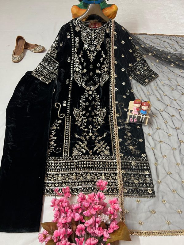 LC 1389 DESIGNER VELVET SALWAR SUITS WHOLESALE