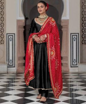 LG 1970 C DESIGNER AND ELEGANCE GOWN IN THREE PIECE