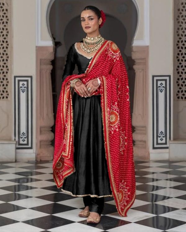 LG 1970 C DESIGNER AND ELEGANCE GOWN IN THREE PIECE