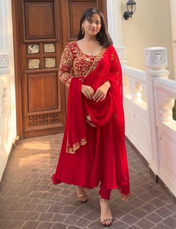 LG 1984 EXCLUSIVE AND EMBROIDERED GOWN WHOLESALE