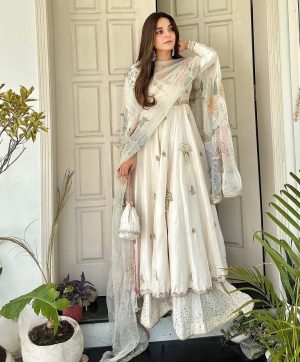 LG 2018 EXCLUSIVE AND SEQUENCE EMBROIDERED GOWN