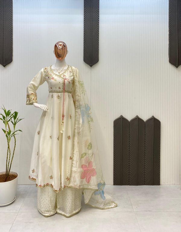LG 2018 EXCLUSIVE AND SEQUENCE EMBROIDERED GOWN