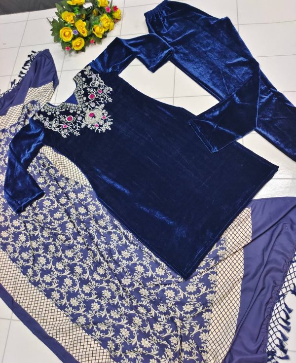WOMEN WASTRA FD 7803 A TRENDING VELVET SUITS