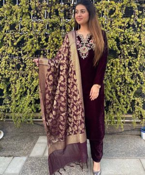 WOMEN WASTRA FD 7803 B TRENDING VELVET SUITS