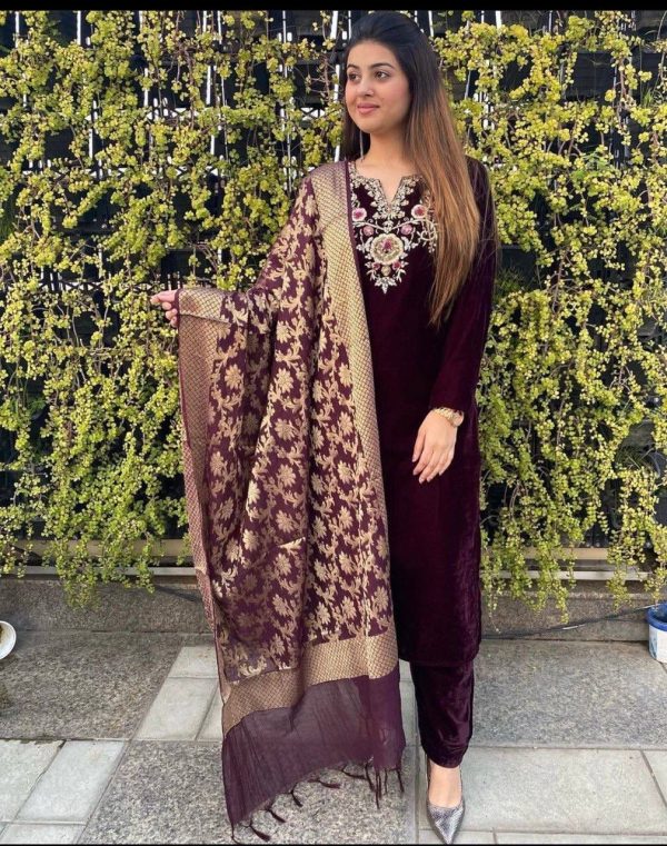 WOMEN WASTRA FD 7803 B TRENDING VELVET SUITS
