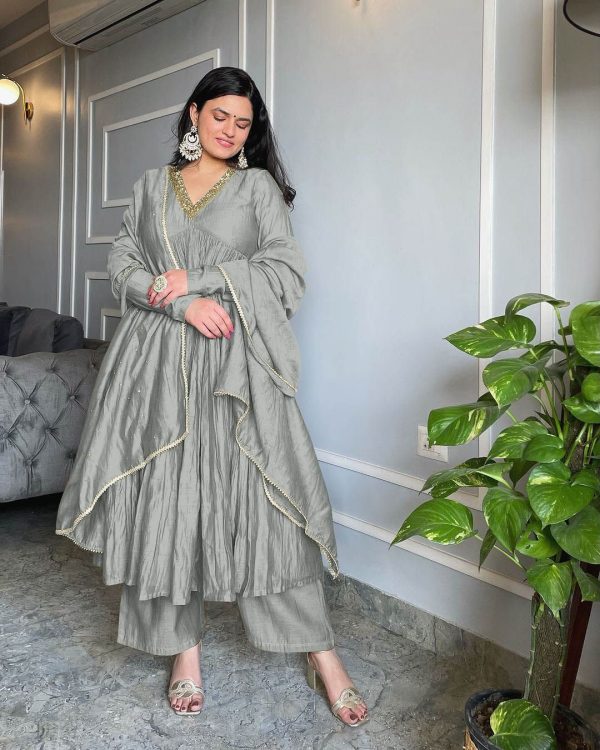 AD 152 E LATEST ALIA CUT GOWN WHOLESALE