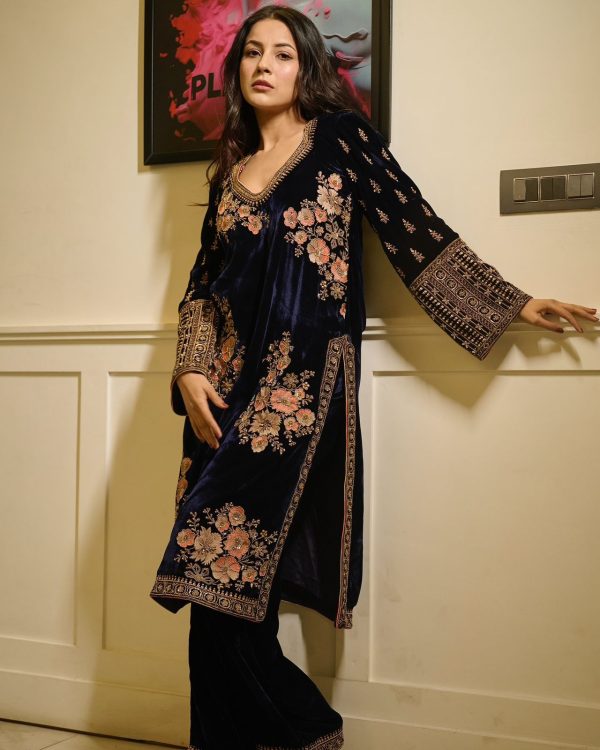 KD 1488 SHEHNAAZ GILL VELVET SALWAR KAMEEZ